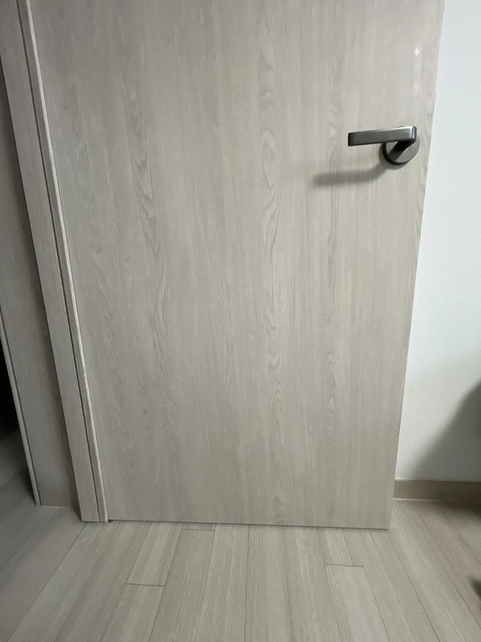 복원을 마친 방문 표면, 복원 후